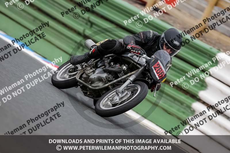Vintage motorcycle club;eventdigitalimages;mallory park;mallory park trackday photographs;no limits trackdays;peter wileman photography;trackday digital images;trackday photos;vmcc festival 1000 bikes photographs